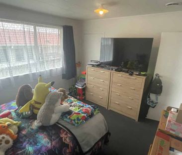 Fully Fenced 3 bedroom home - Photo 1