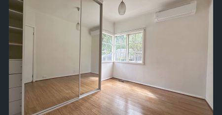 Cosy home with bright granny flat - Photo 4