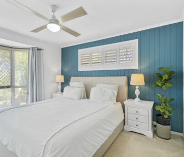 FULLY FURNISHED FOUR BEDROOM WATERFRONT HOME WITH POOL - SIX MONTH ... - Photo 4