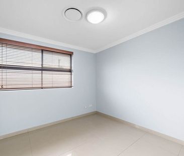 4 Bedroom Duplex with Park View!! - Photo 4