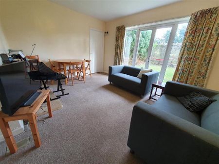 4 bedroom end of terrace house to rent - Photo 3