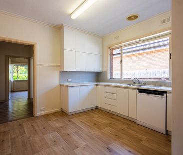 Family Home in Murrumbeena - Photo 1