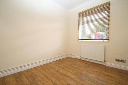 2 bedroom maisonette to rent - Photo 2