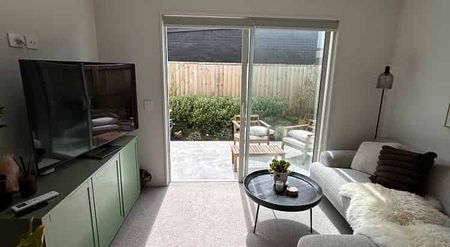 Sunny & Private Furnished 2BR Townhouse - Spreydon - Photo 2