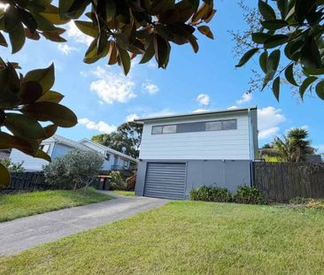 Newly renovated 3-Bedroom Family Home with front & back yards - Photo 4