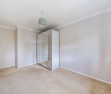 Pegasus Close, Haslemere - 3 bedrooms Property for lettings - Seymours - Photo 6