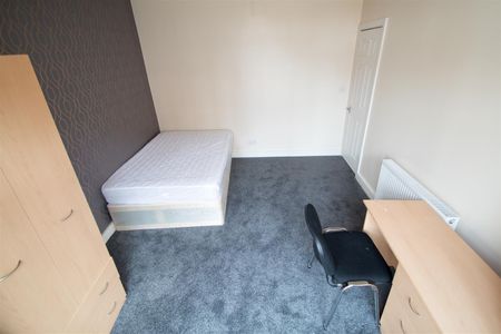 6 bedroom terraced house to rent - Photo 2