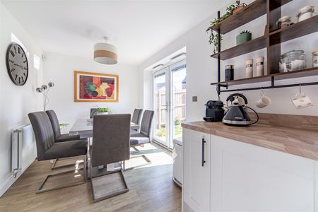 3 bed semi-detached house to rent in Dahlia Grove, Newcastle Upon Tyne, NE13 - Photo 3