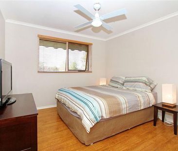 STUNNING 4 BEDROOM FAMILY HOME IN QUIET COURT LOCATION - Photo 4
