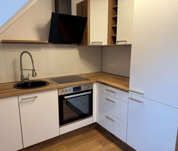 Erstbezug nach Sanierung! 2-Zimmer Dachgeschosswohnung mitten drin! - Photo 1