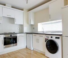 2 BEDROOM Apartment - First Floor - Photo 5