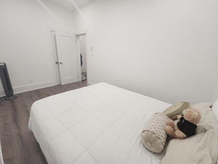Côte-des-Neiges : Appartement rénové d’une chambre offert en location semi-meublée ! - Photo 2