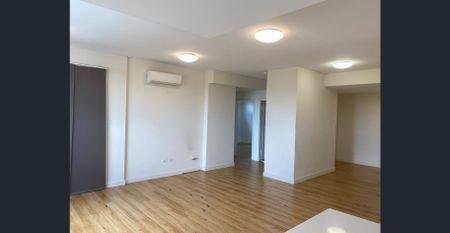 Modern 2 Bedroom Apartment with Separate Study - Photo 3