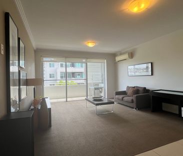 Modern Apartment in Prime Varsity Lakes Location - Photo 2