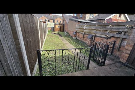 3 Bed Terraced House, Gipsy Road, LE4 - Photo 3
