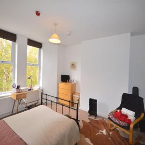 1 Bedroom Apartment To Let - Photo 2