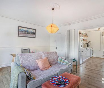 3 bedroom apartment to rent - Photo 6