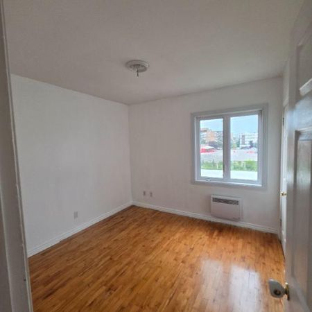 5½ Apartment Available - A louer • For Rent - Photo 4