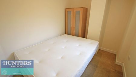 2 bedroom Flat To Let - Photo 4