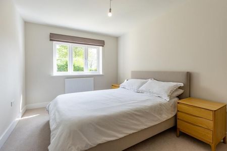 4 bedroom detached house to rent - Photo 2