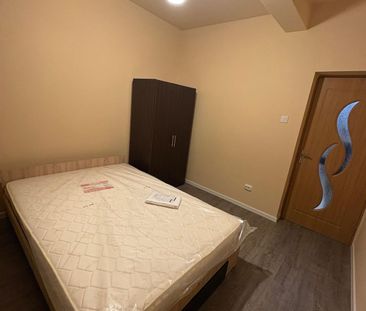 living si 2 dormitoare sararie arcadia 70 mp mob si util 650 eur neg - Photo 2