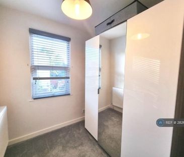 4 bedroom semi-detached house to rent - Photo 4