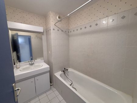 APPARTEMENT T2 A LOUER - LYON 8EME ARRONDISSEMENT - 43.23 m2 - 845 € charges comprises par mois - Photo 3