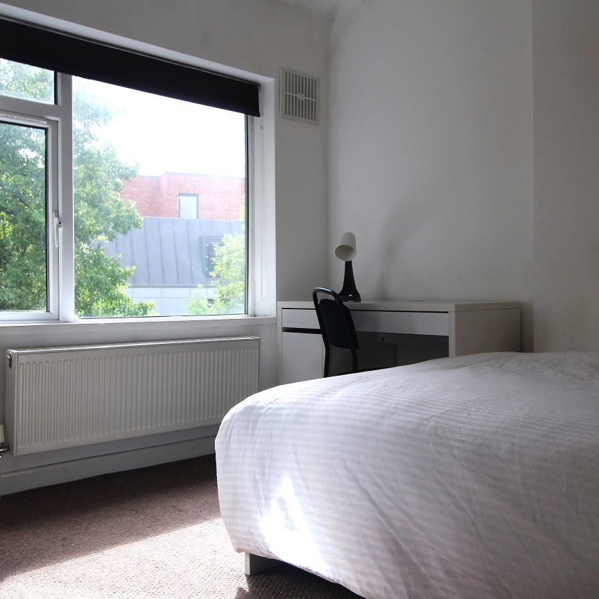 42 Kelso Gardens, LS2 9PS, Leeds - Photo 2