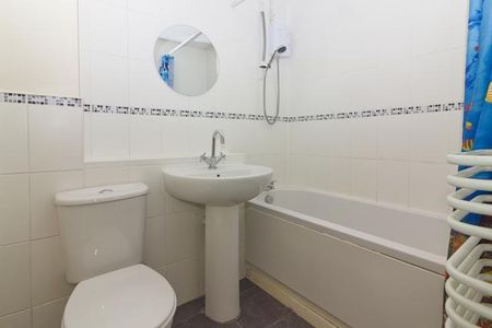 2 bedroom terraced house to rent - Photo 4