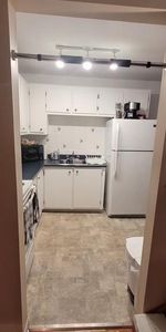 !!! LOGEMENT 4 1/2 À LOUER 1 375$ !!! RÉNOVÉ !! - Photo 3