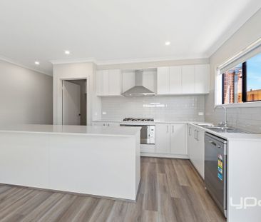 BRAND NEW FAMILY HOME! - Photo 6