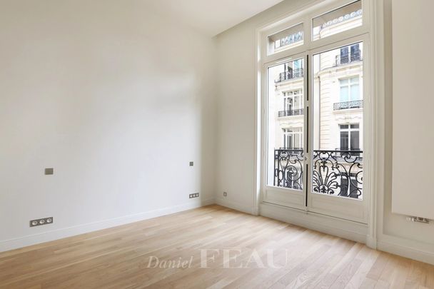 Paris XVIe - Place Victor Hugo. - Photo 1