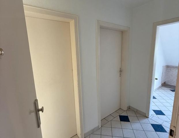 Top 2,5 Zimmer Dachgeschosswohnung in Duisburg Meiderich ! - Foto 1