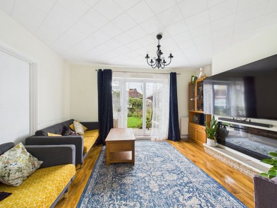 Arnold Road, Staines-upon-Thames, Surrey,TW18 - Photo 1