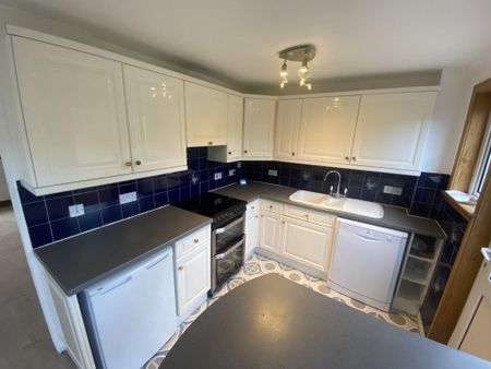 2 bedroom semi-detached house to rent - Photo 5