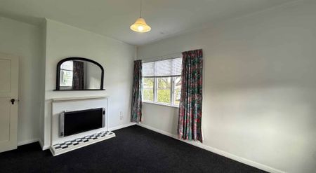 2 Bedrooms Epuni - Photo 2