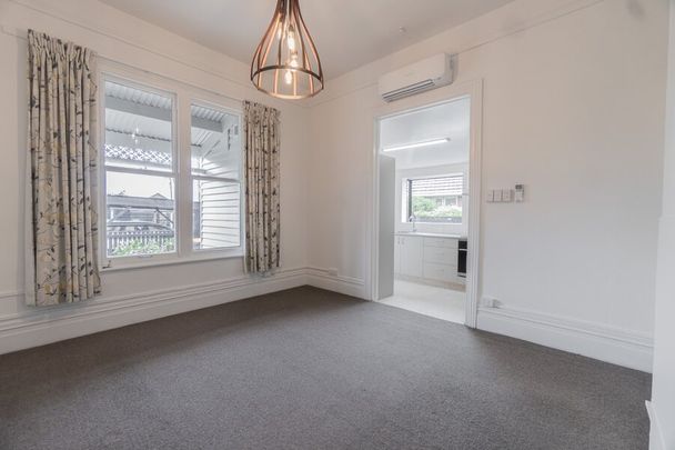 Spacious Character Villa Flat - Photo 1