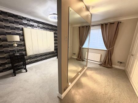 4 bedroom detached house to rent - Photo 4