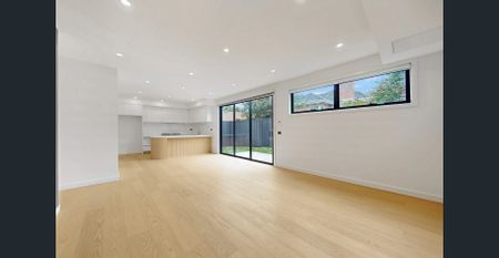 Brand New, Stylish Front Townhouse in a Superb Location - Photo 3