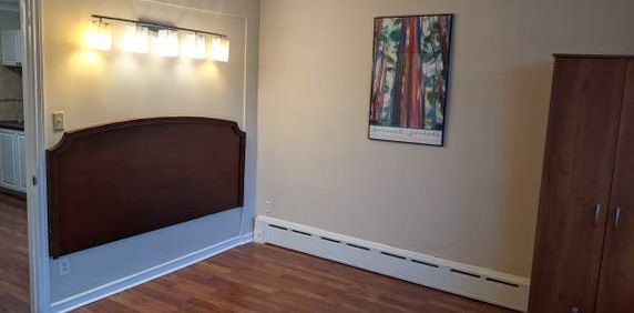 Bright two-room apartment, North York, Immediate - Photo 2