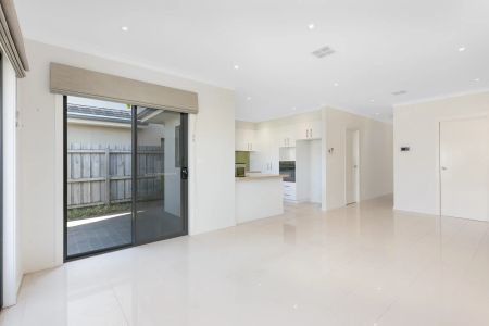 Modern Mentone Living – Stylish 3-Bedroom Townhouse at 5B Avenza Street - Photo 3
