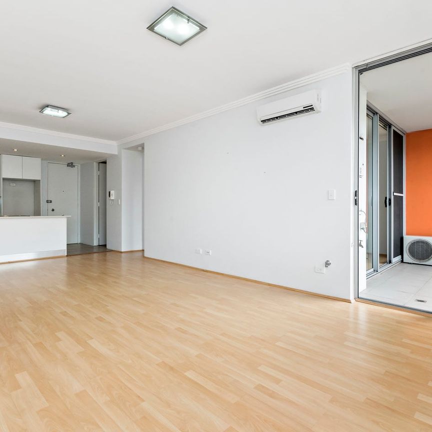 Urban Chic Apartment - Photo 1