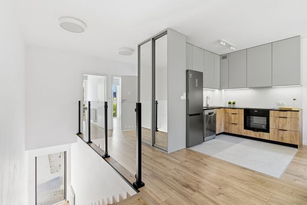 Nowoczesny apartament z dużym tarasem - Photo 1