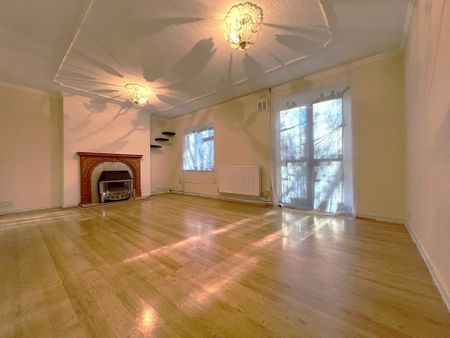 3 bedroom flat to rent - Photo 2