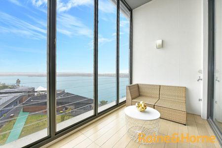 Furnished Stunning Top Floor High Ceiling 1 Bedroom + Study Apartment In Rhodes - Photo 2