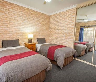 Modern & Low-Maintenance Living in the Heart of East Albury - Photo 5