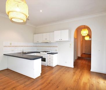 Charming 3-Bedroom Home in the Heart of South Melbourne - Photo 2