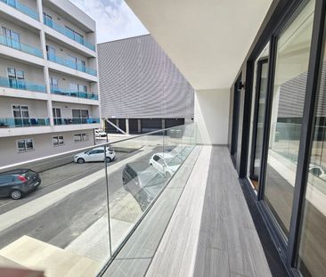 Semi-new 2 bedroom flat, next to the Wisteria Shopping Center! - Photo 4