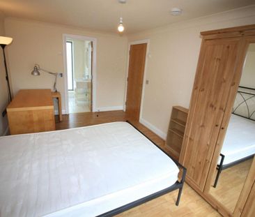 3 bedroom flat to rent - Photo 6