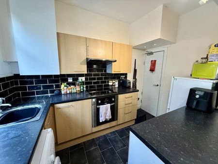2 bedroom terraced house to rent - Photo 3